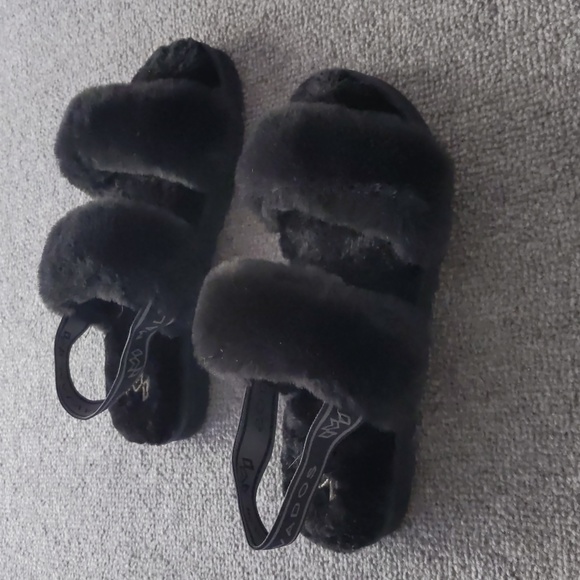 Sandals/house shoes - Picture 2 of 3